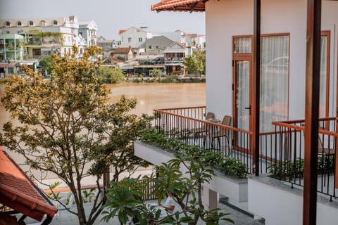 View (from property/room), Balcony/Terrace, Garden view, River view