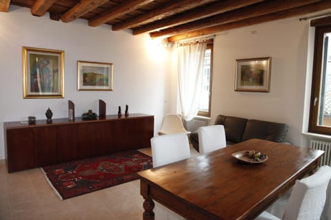 Centre 2 bedroom Flat Apartment in Verona