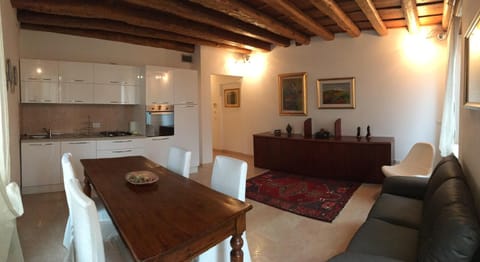 Centre 2 bedroom Flat Apartment in Verona