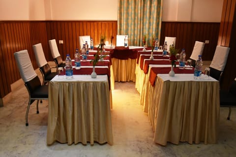 Business facilities, Meeting/conference room, Area and facilities