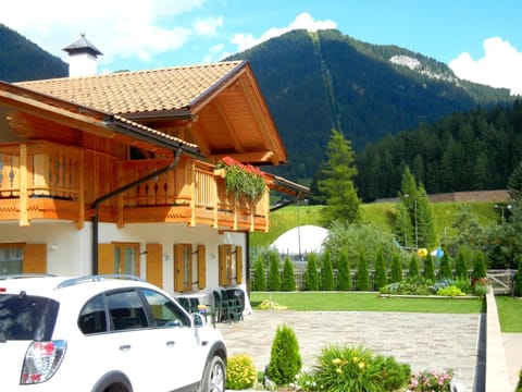 Facade/entrance, Garden view, Mountain view