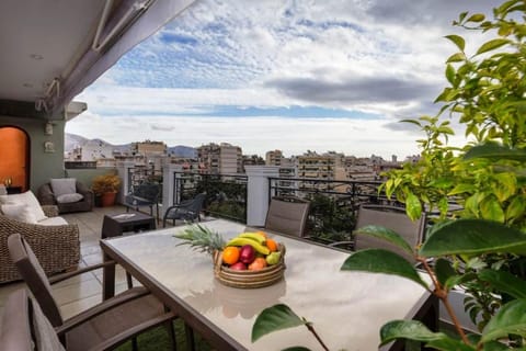 165 sm Penthouse Maisonette Apartment Eigentumswohnung in South Athens