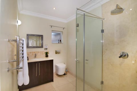 Sandown Guest House Bed and Breakfast in Sandton