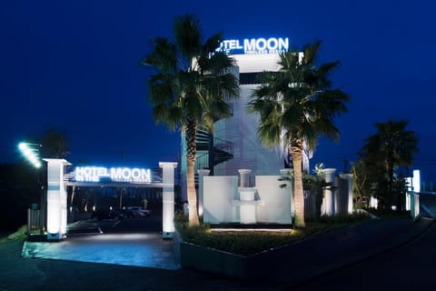Hotel in the Moon (Adult Only) Hôtel d’amour in Yokohama