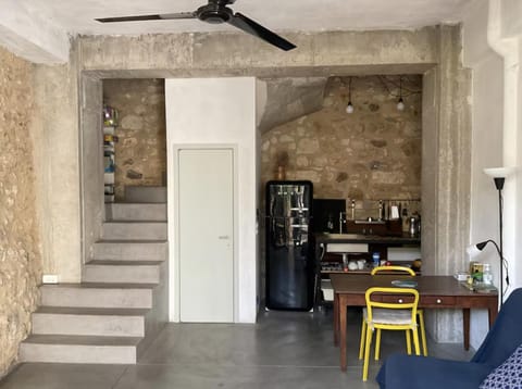 Coffee/tea facilities, Kitchen or kitchenette, Living room, Dining area