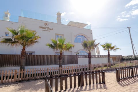 Golden Beach Guest House & Rooftop Bar Alojamiento y desayuno in Faro