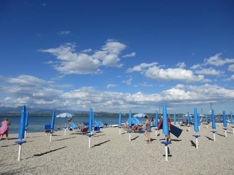 Nearby landmark, Neighbourhood, Beach