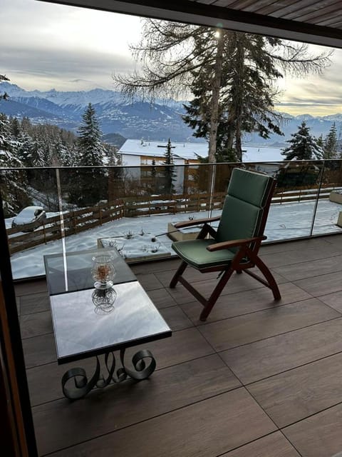 Renovated Mountain View Apartment - Les Eperviers Haus in Sierre