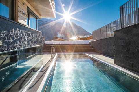 Facade/entrance, Day, Winter, Summer, Sauna, Solarium, Steam room, Balcony/Terrace, Lobby or reception, Fitness centre/facilities, On site, Mountain view, Pool view, Swimming pool, Continental breakfast, Open Air Bath