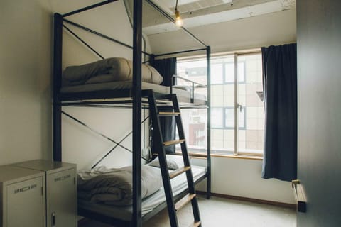 Bedroom, bunk bed