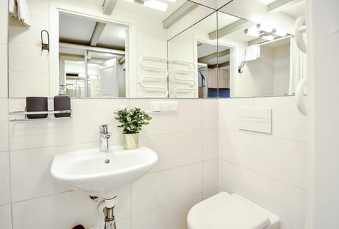 Bathroom, Photo of the whole room