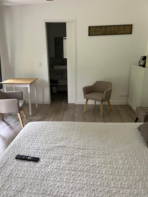 L'atelier des Coudelières Bed and Breakfast in Le Thor