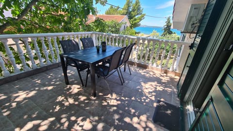 Balcony/Terrace, Seating area, Dining area, Sea view