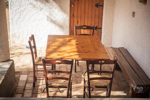 Patio, Dining area