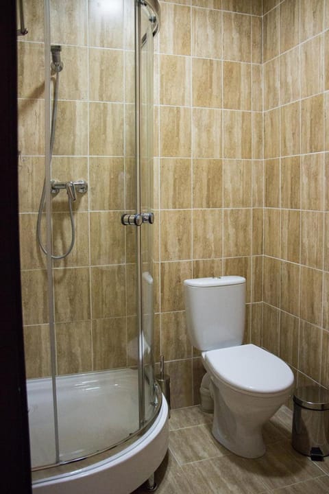 Shower, Toilet