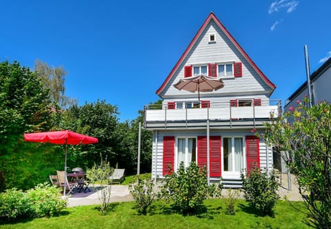 Property building, Garden, Balcony/Terrace