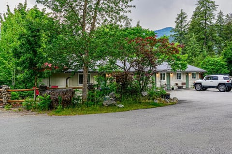 Barefoot Villas and Retreat Motel in Alberta