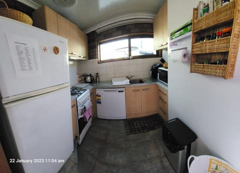 Kitchen or kitchenette, dishwasher, minibar, pet friendly, stove