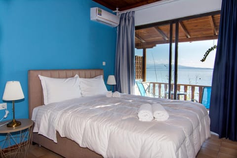 Bed, Photo of the whole room, Bedroom, Sea view