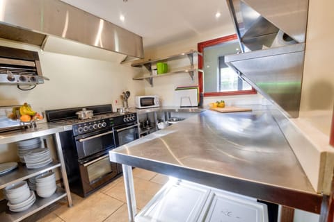 Property building, Kitchen or kitchenette, dishwasher, oven, toaster