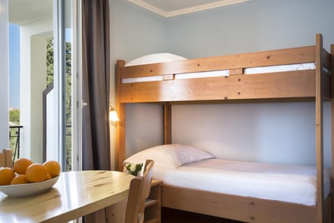 Bed, Seating area, Bedroom