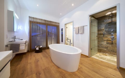 Shower, Toilet, Bathroom, Bath, towels