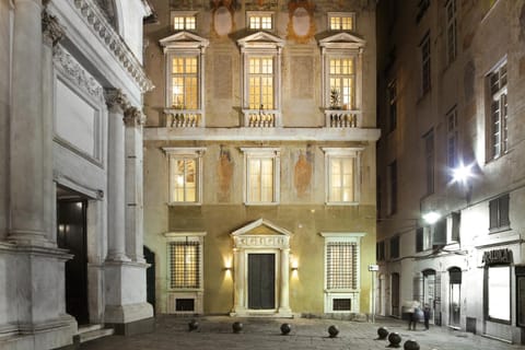 Property building, Facade/entrance, Decorative detail
