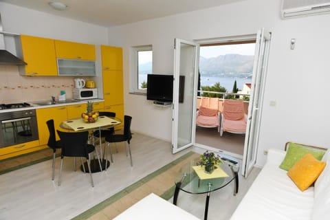 Kitchen or kitchenette, Living room, Dining area
