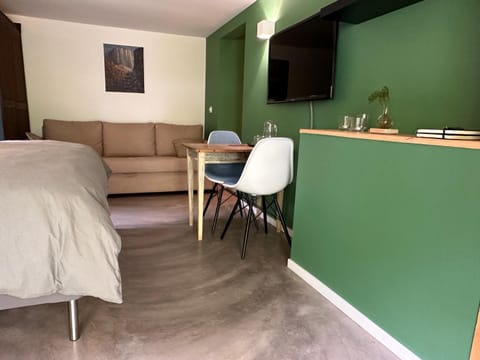 TV and multimedia, Seating area