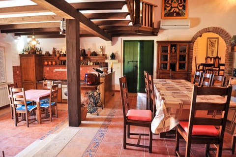 Dining area, Communal kitchen