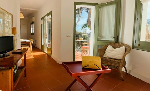 Tamariu 5 - In the heart of Tamariu 2 min from the beach & sunny terrace Apartamento in Tamariu