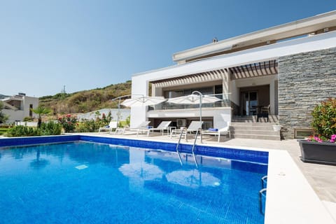 Property building, Swimming pool, Swimming pool