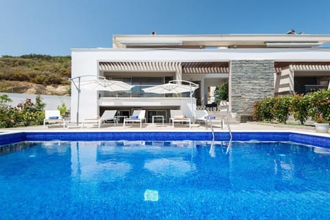 Property building, Swimming pool, Swimming pool