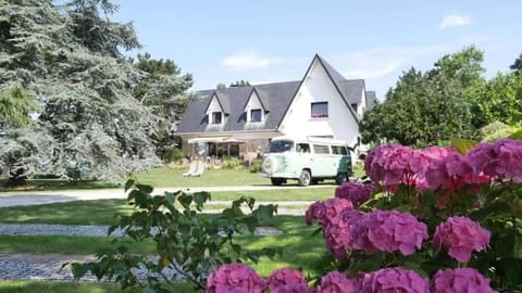 Property building, Spring, Day, Natural landscape, Garden, View (from property/room), Garden view