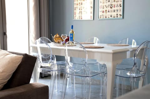 Dining area, Lunch, Dinner, Alcoholic drinks