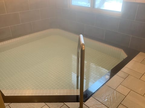 Hot Tub, Public Bath