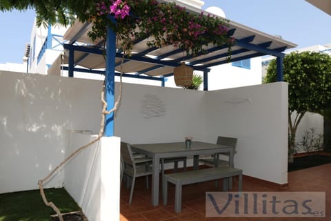 VILLA DUNIA by Villitas House in Playa Blanca