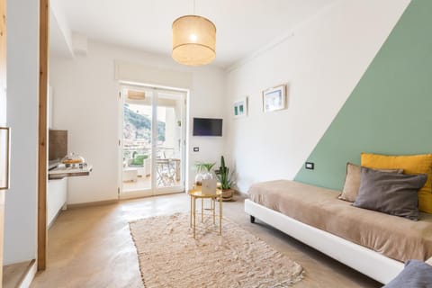Luxury Four Bedroom Home with Amazing Terraces in Sorrento Alojamiento y desayuno in Sorrento