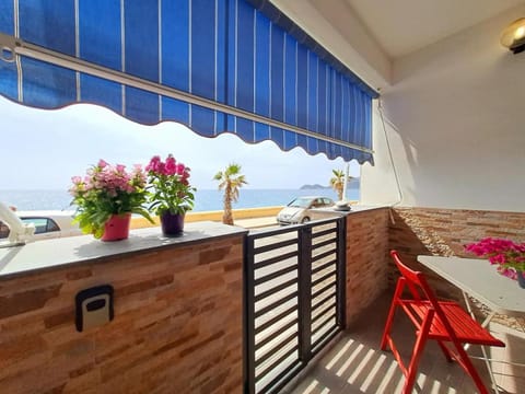 View (from property/room), Balcony/Terrace, Dining area, Sea view