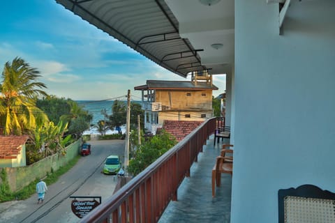 Four season Guest house Bed and Breakfast in Tangalle