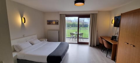 Bed, Garden view