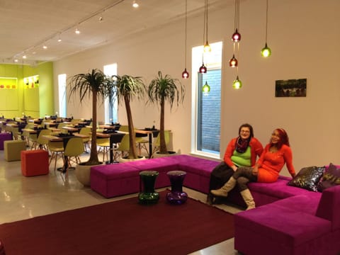 Restaurant/places to eat, Lounge or bar