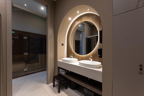 Bathroom, Spa and wellness centre/facilities