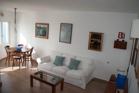 Apartamento en acantilado con wifi y aire acondicionado Apartment in Garraf