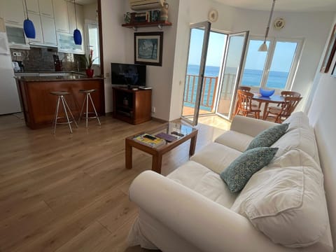 Apartamento en acantilado con wifi y aire acondicionado Apartment in Garraf