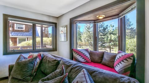 Warm Squaw Valley 1BR Condo Eigentumswohnung in Palisades Tahoe (Olympic Valley)