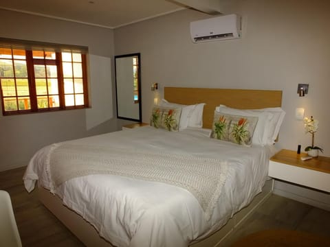 Bed, Photo of the whole room, Bedroom, air conditioner