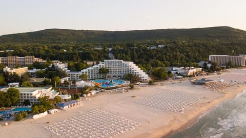 Property building, Bird's eye view, Beach