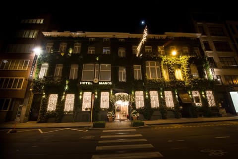 Facade/entrance, Bird's eye view