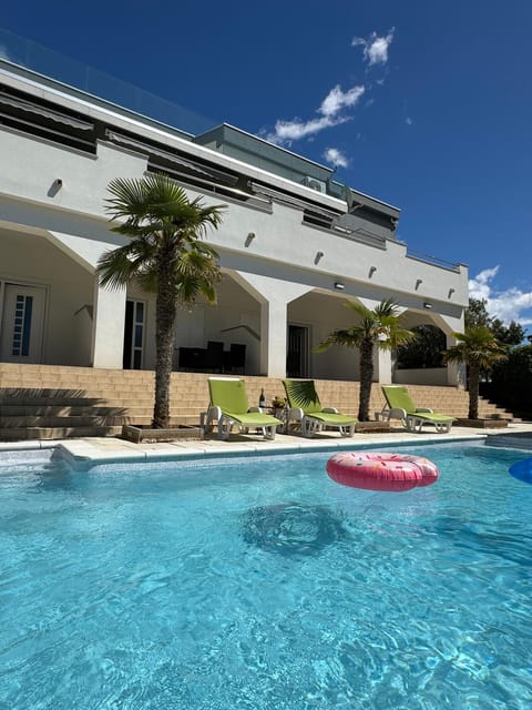 Peaceful OAZA Apartment in Novalja